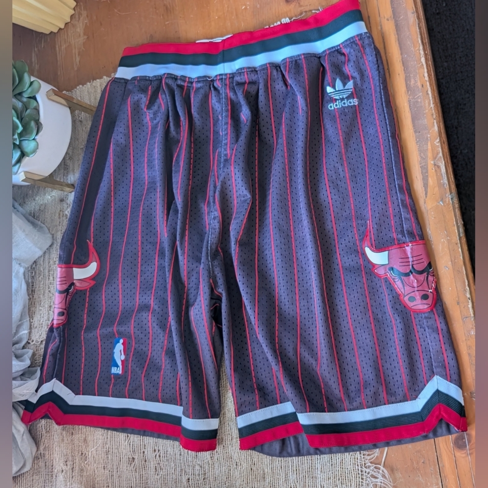 Vintage Adidas Chicago Bulls Pinstripe Shorts Basketball NBA Men's Size XL